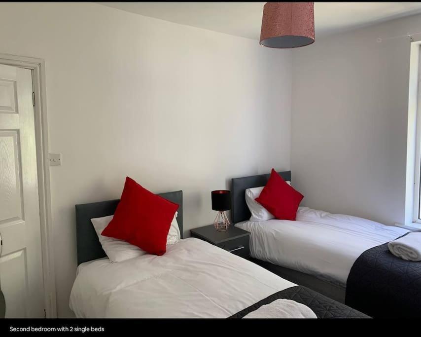 Wv1 Budget Contractor Stays- 5 Beds - Discounts Ok วุลฟ์เวอร์แฮมป์ตัน ภายนอก รูปภาพ