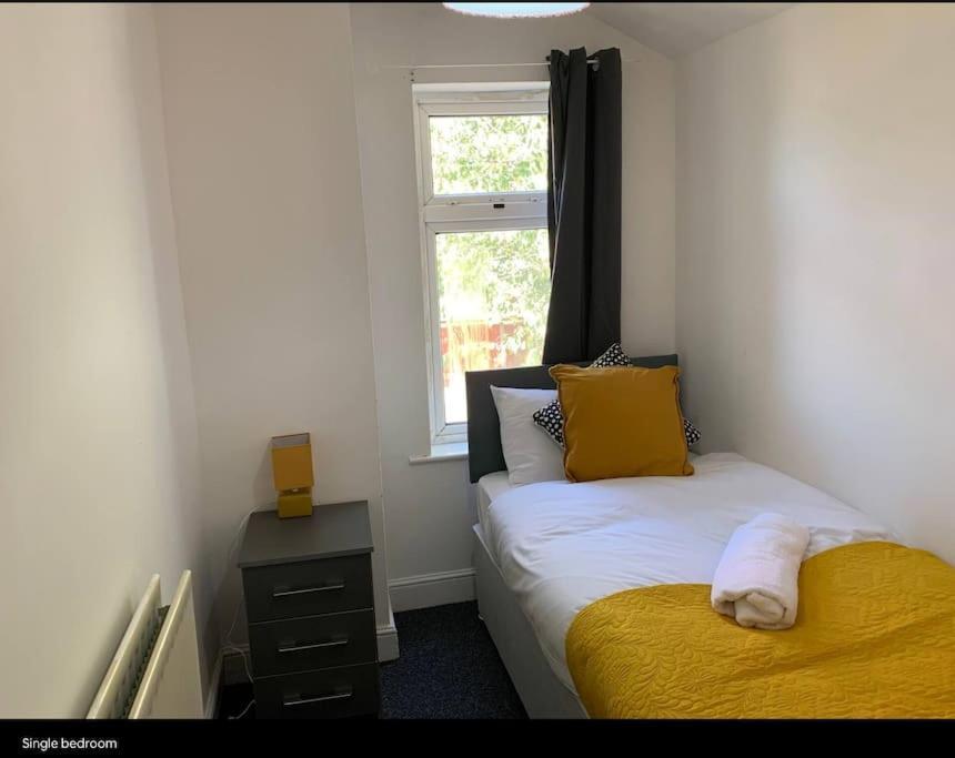Wv1 Budget Contractor Stays- 5 Beds - Discounts Ok วุลฟ์เวอร์แฮมป์ตัน ภายนอก รูปภาพ